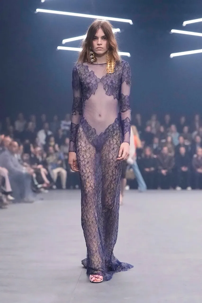 นางเเบบบนรันเวย์ Maison Valentino คอลเล็กชั่นฤดูใบไม้ผลิ/ฤดูร้อน 2026 