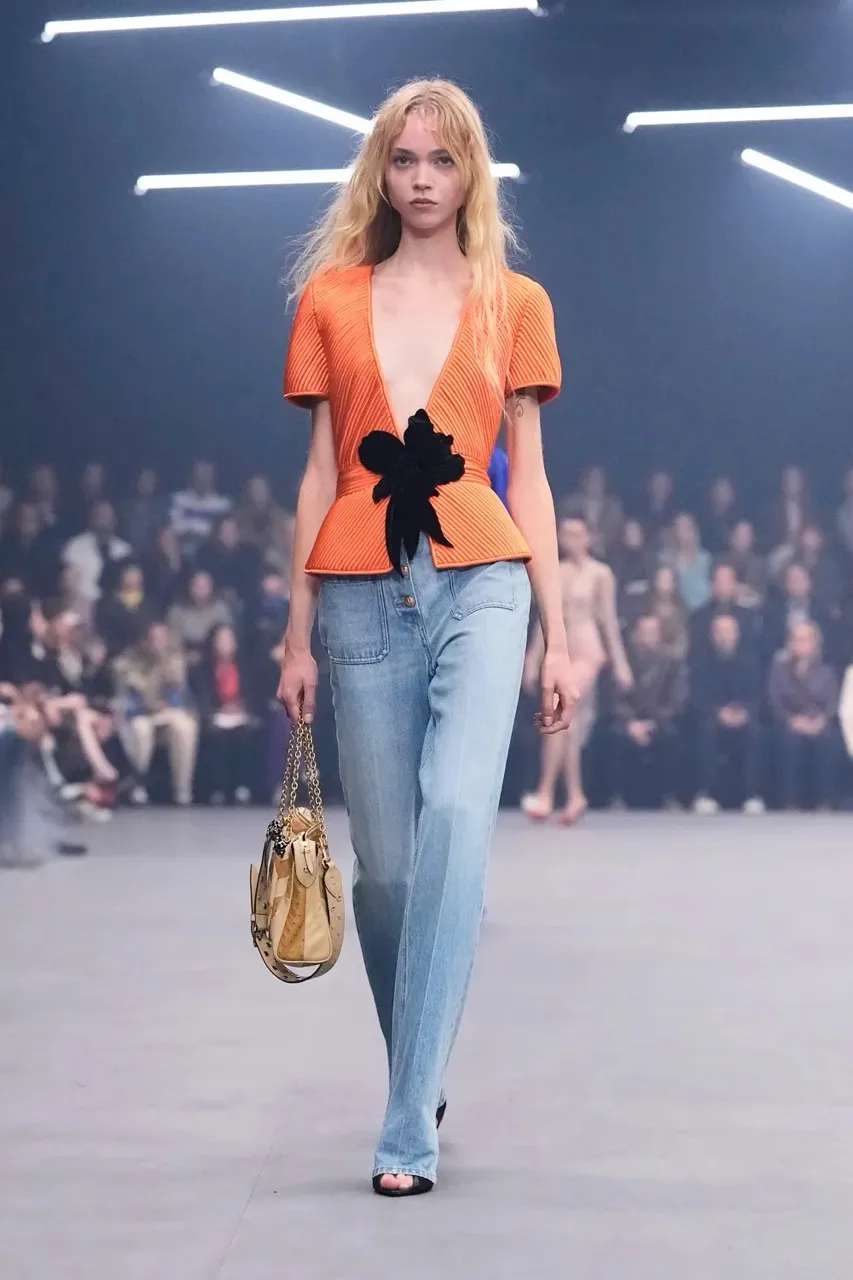 นางเเบบบนรันเวย์ Maison Valentino คอลเล็กชั่นฤดูใบไม้ผลิ/ฤดูร้อน 2026 
