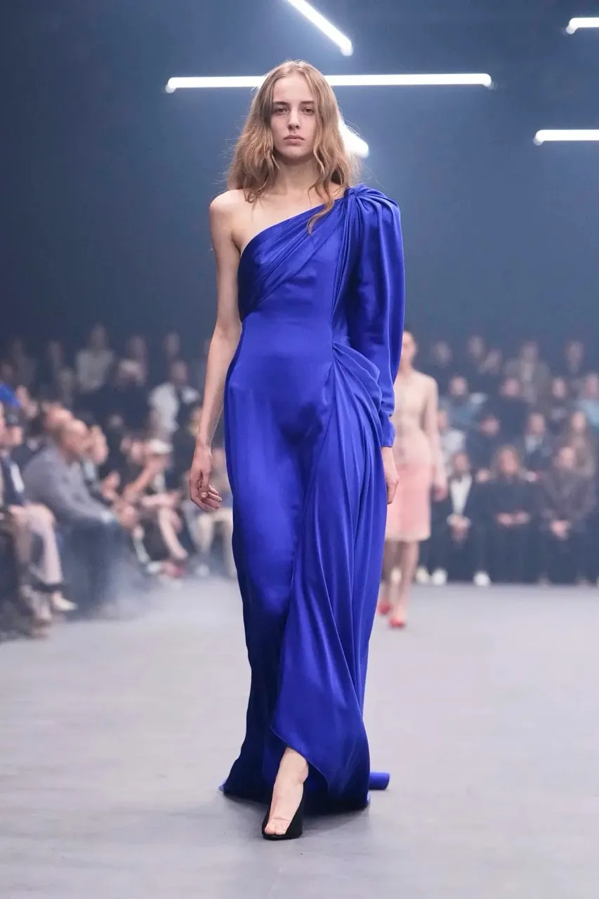 นางเเบบบนรันเวย์ Maison Valentino คอลเล็กชั่นฤดูใบไม้ผลิ/ฤดูร้อน 2026 