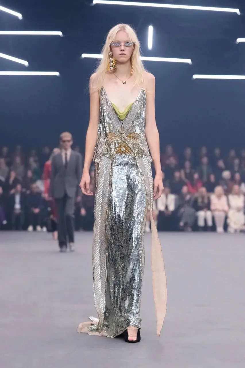 นางเเบบบนรันเวย์ Maison Valentino คอลเล็กชั่นฤดูใบไม้ผลิ/ฤดูร้อน 2026 
