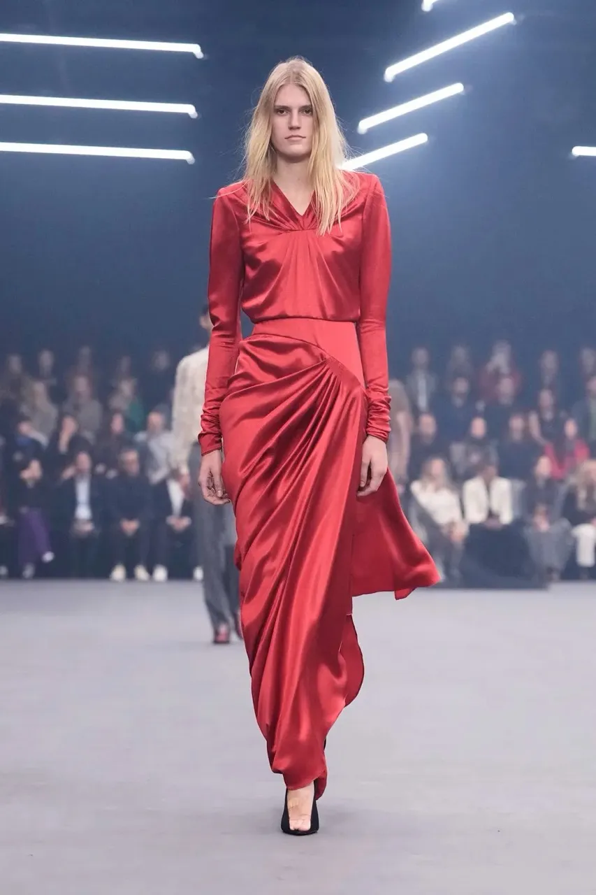 นางเเบบบนรันเวย์ Maison Valentino คอลเล็กชั่นฤดูใบไม้ผลิ/ฤดูร้อน 2026 
