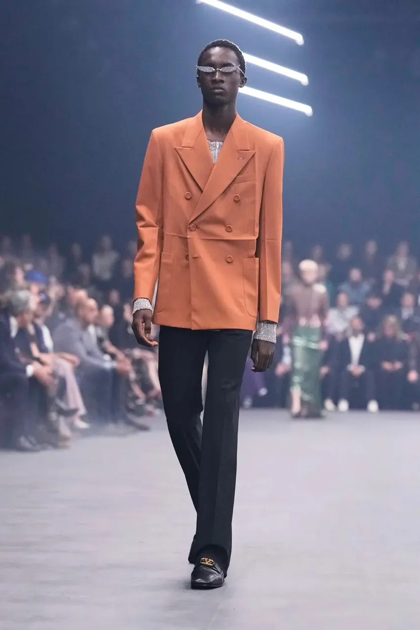 นางเเบบบนรันเวย์ Maison Valentino คอลเล็กชั่นฤดูใบไม้ผลิ/ฤดูร้อน 2026 
