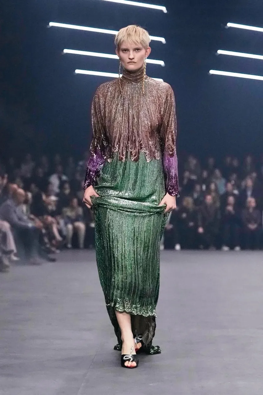 นางเเบบบนรันเวย์ Maison Valentino คอลเล็กชั่นฤดูใบไม้ผลิ/ฤดูร้อน 2026 