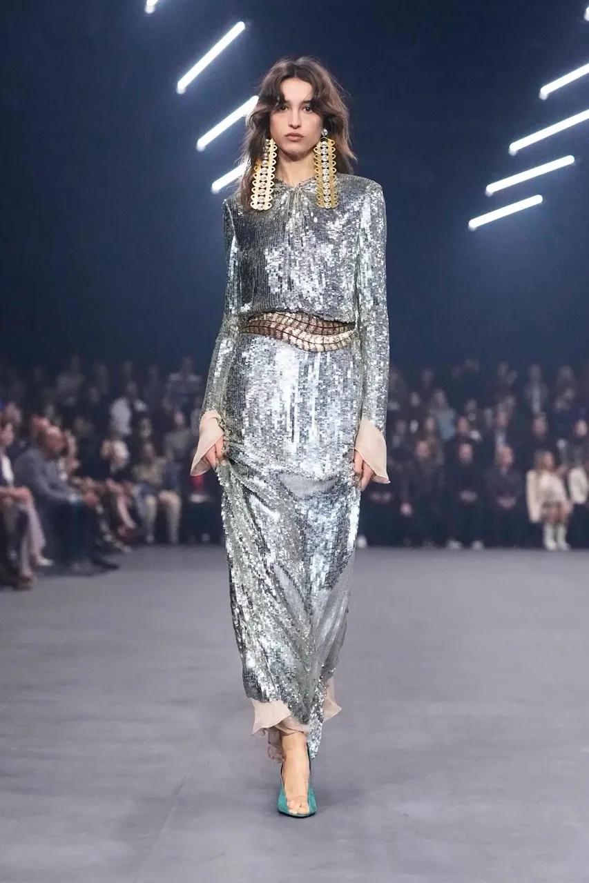 นางเเบบบนรันเวย์ Maison Valentino คอลเล็กชั่นฤดูใบไม้ผลิ/ฤดูร้อน 2026 