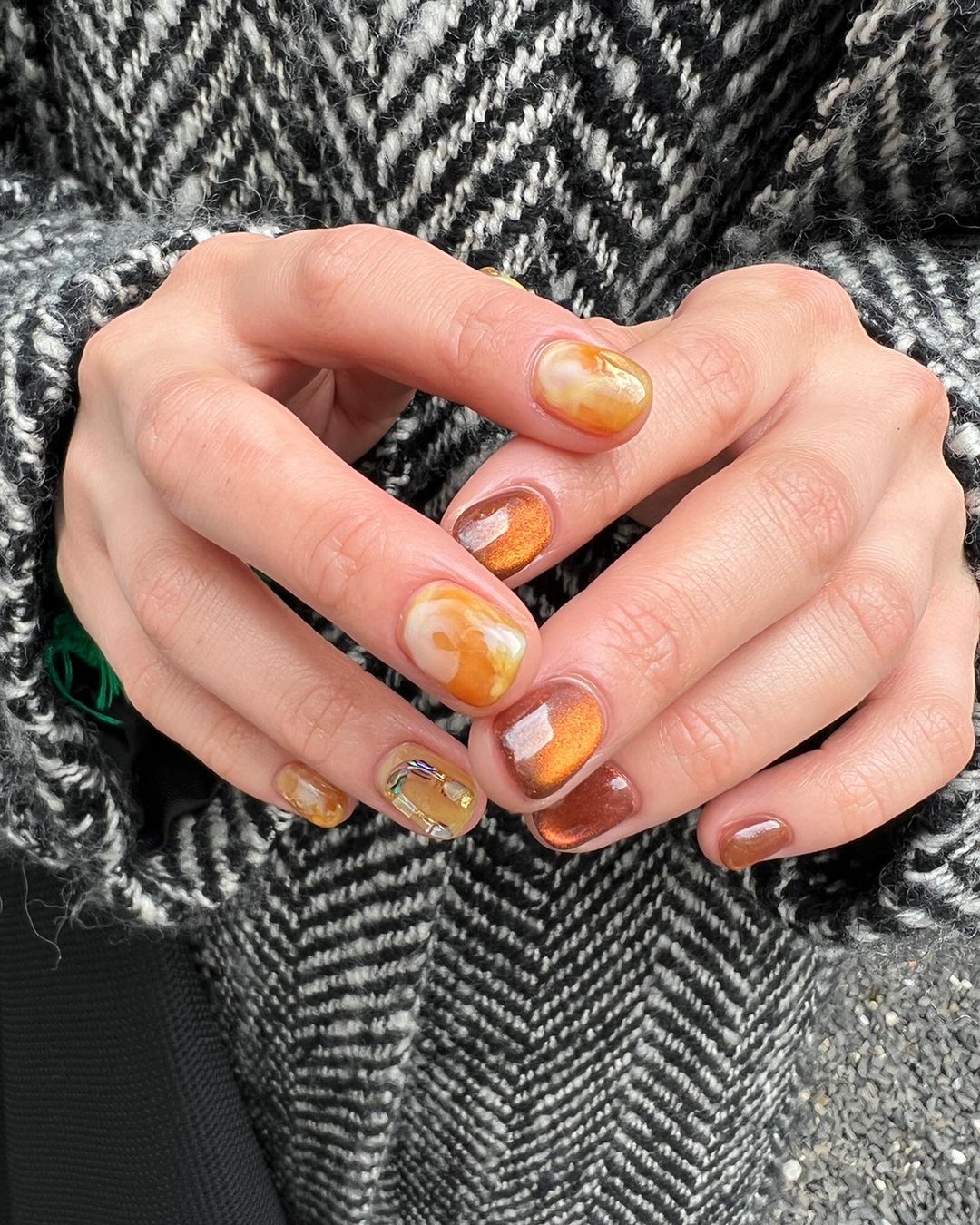 เล็บ สีลูกแก้ว