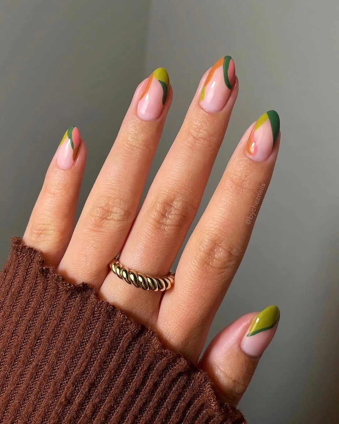 เพ้นท์เล็บ french nails แบบ Abstract Style
