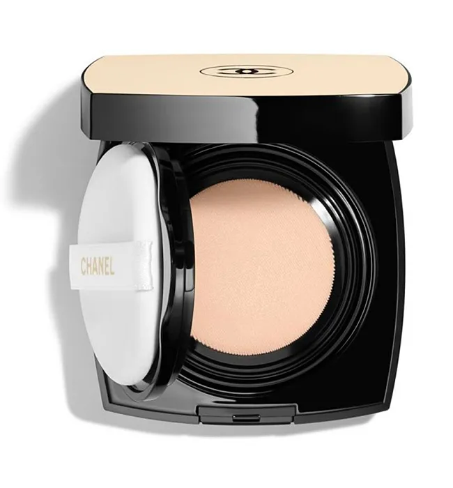 Les Beiges Healthy Glow Gel Touch Foundation (3,000 บาท) จาก Chanel Beauty
