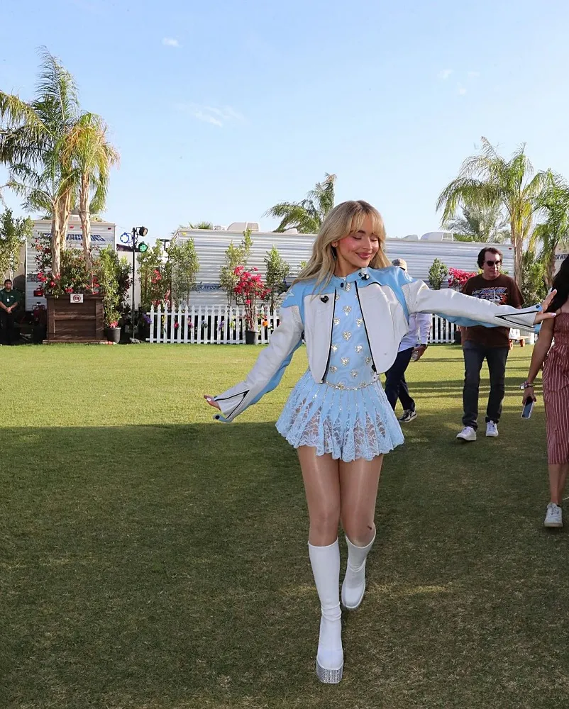 sabrina carpenter coachella