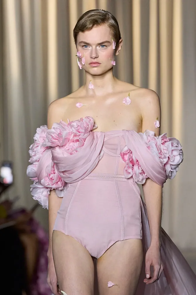 Giambattista Valli Couture fall winter 2024 beauty looks