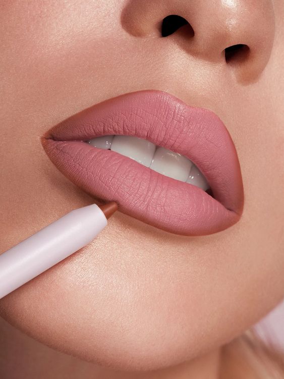 brown lip liner with pink lipstick
