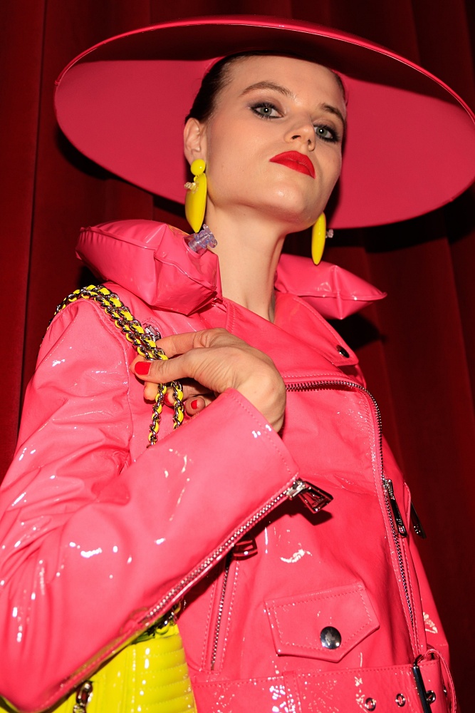 moschino ss23 model makeup looks