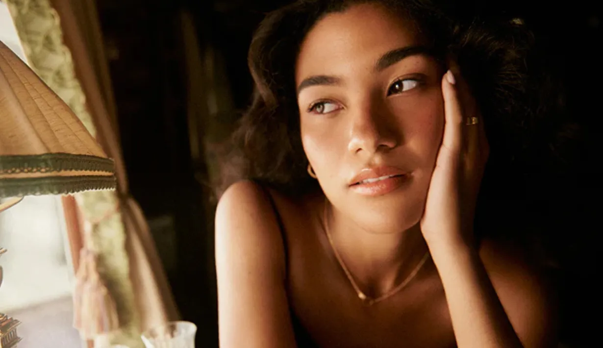 “Olivia Dean” ขึ้นแท่นเป็น Global Brand Partner คนล่าสุดของ Hourglass