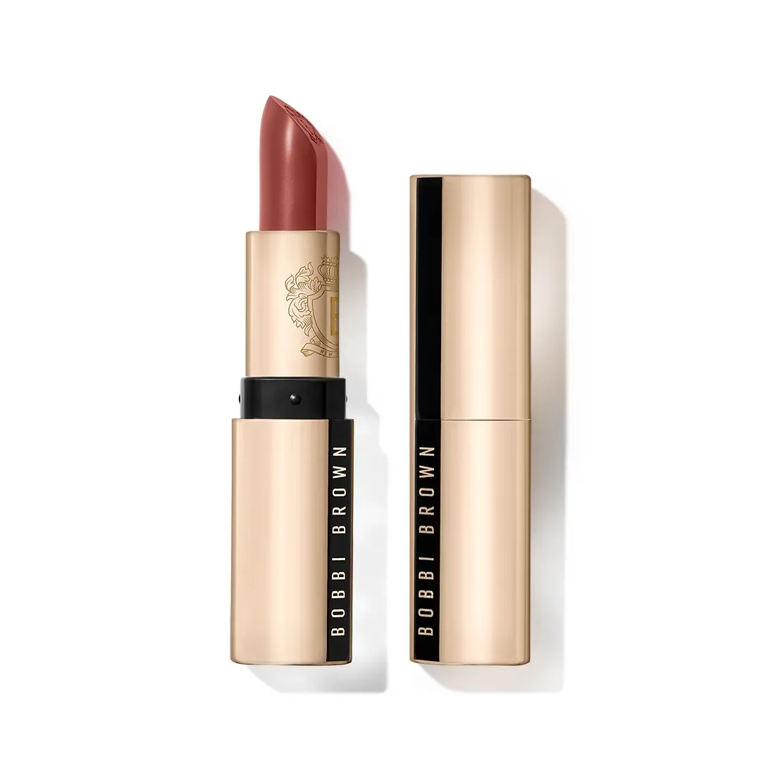 Luxe Lipstick สี Afternoon Tea (1,750 บาท) จาก Bobbi Brown 
