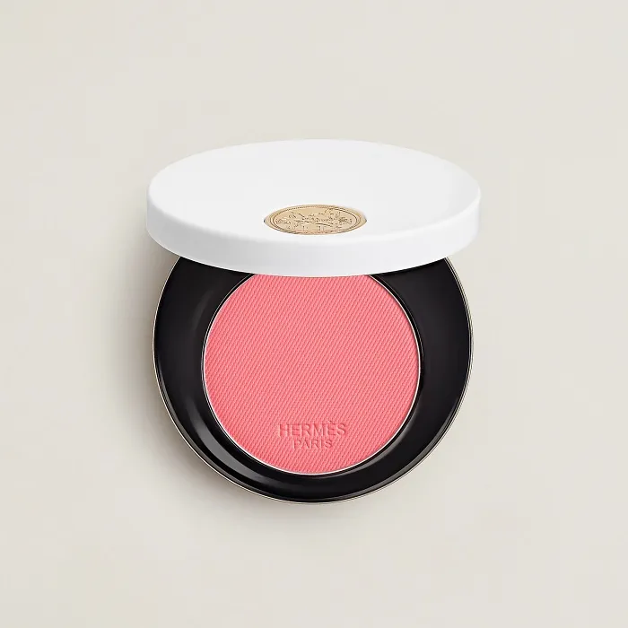 Silky Blush Powder สี Rose Pommette (3,200 บาท) จาก HERMÈS BEAUTY