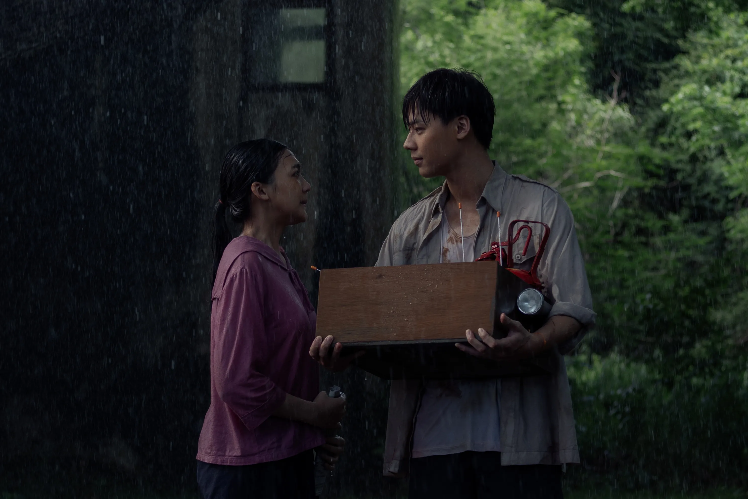 ใบปอ-เพิร์ธ-จั๊มพ์ จากภาพยนตร์เรื่อง แม่ซื้อ
